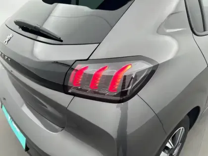 Photo 16 Peugeot 208  PureTech 130 S&S EAT8