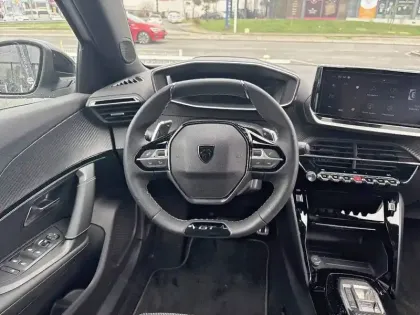 Photo 8 Peugeot 2008  Hybrid 136 e-DCS6