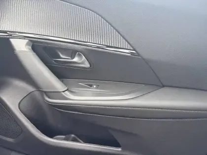 Photo 18 Peugeot 2008  Hybrid 136 e-DCS6