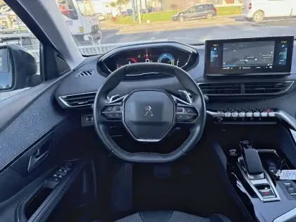 Photo 8 Peugeot 3008  Hybrid 225 e-EAT8