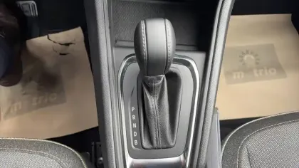 Photo 11 Renault Captur  E-Tech full hybrid 145 ch