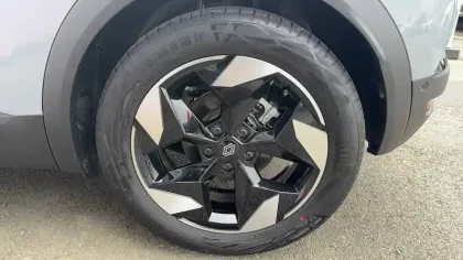 Photo 17 Renault Captur  E-Tech full hybrid 145 ch