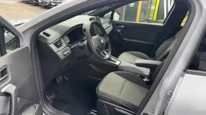 Photo 7 Renault Captur  E-Tech full hybrid 145 ch