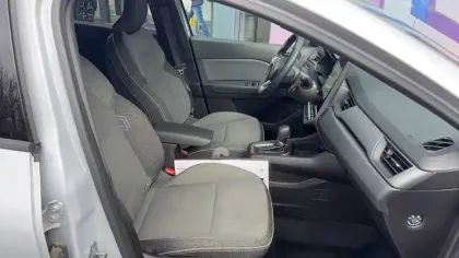 Photo 12 Renault Captur  E-Tech full hybrid 145 ch