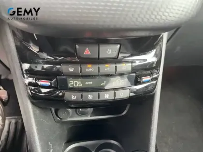 Photo 21 Peugeot 2008  PureTech 110ch S&S EAT6