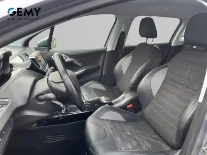 Photo 8 Peugeot 2008  PureTech 110ch S&S EAT6