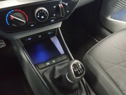 Photo 135 Hyundai Bayon  1.0 T-GDi 100 Hybrid 48V