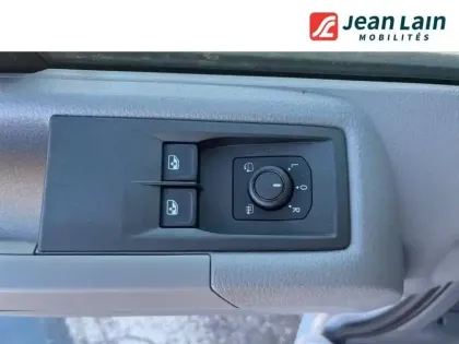 Photo 21 Volkswagen Crafter  VAN 35 L4H3 2.0 TDI 177 CH BVA8 4MOTION