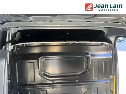 Photo 25 Volkswagen Crafter  VAN 35 L4H3 2.0 TDI 177 CH BVA8 4MOTION