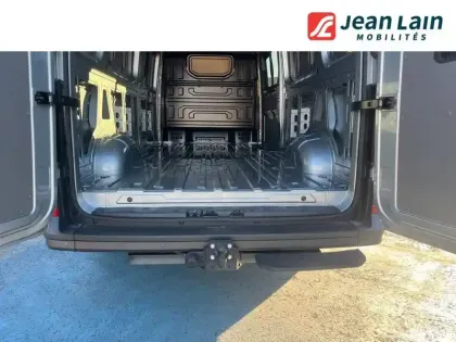 Photo 19 Volkswagen Crafter  VAN 35 L4H3 2.0 TDI 177 CH BVA8 4MOTION