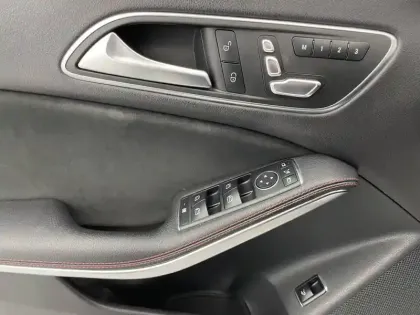 Photo 95 Mercedes CLA  200 d 7-G DCT