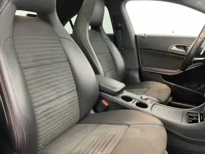 Photo 96 Mercedes CLA  200 d 7-G DCT