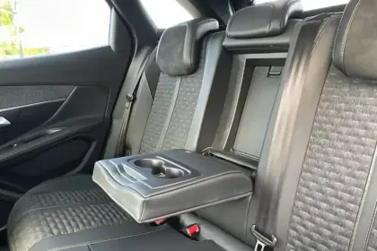 Photo 57 Peugeot 3008  Hybrid 225 e-EAT8