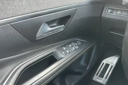 Photo 85 Peugeot 3008  Hybrid 225 e-EAT8