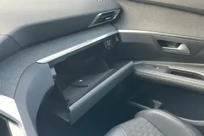 Photo 84 Peugeot 3008  Hybrid 225 e-EAT8