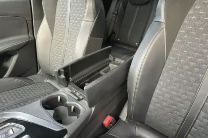 Photo 58 Peugeot 3008  Hybrid 225 e-EAT8