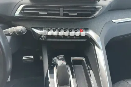 Photo 51 Peugeot 3008  Hybrid 225 e-EAT8