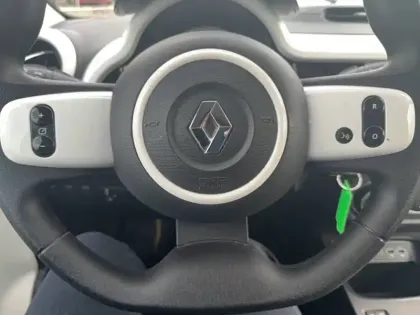 Photo 14 Renault Twingo  III E-Tech