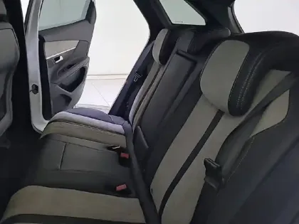 Photo 91 Peugeot 3008  Hybrid 225 e-EAT8