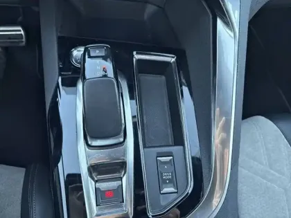 Photo 35 Peugeot 3008  Hybrid 225 e-EAT8