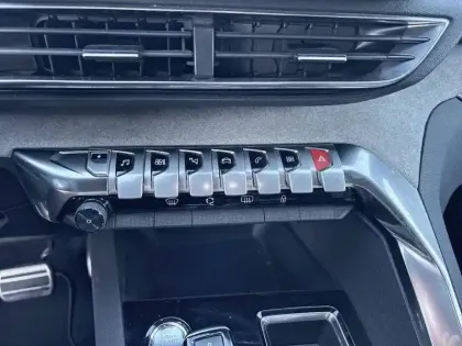 Photo 18 Peugeot 3008  Hybrid 225 e-EAT8