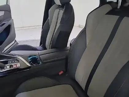 Photo 90 Peugeot 3008  Hybrid 225 e-EAT8