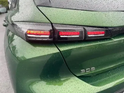 Photo 16 Peugeot 308  PureTech 130ch S&S EAT8