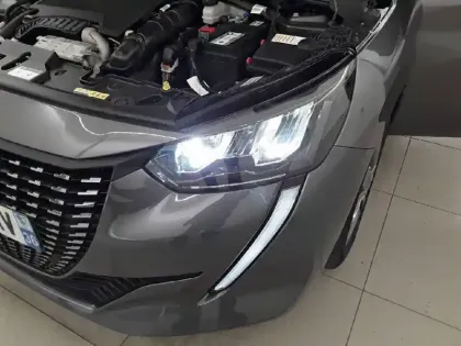 Photo 63 Peugeot 208  PureTech 100 S&S BVM6