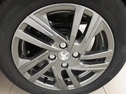 Photo 12 Peugeot 208  PureTech 100 S&S BVM6