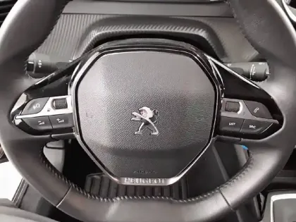 Photo 56 Peugeot 208  PureTech 100 S&S BVM6