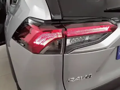 Photo 16 Toyota Rav4  Hybride 218 ch 2WD