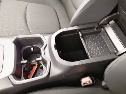 Photo 20 Toyota Rav4  Hybride 218 ch 2WD