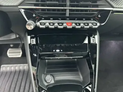 Photo 86 Peugeot 2008  PureTech 130 S&S EAT8