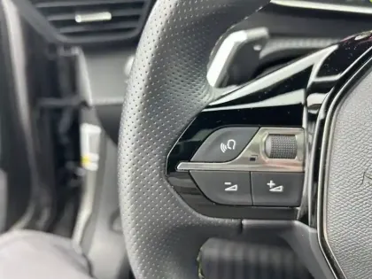 Photo 79 Peugeot 2008  PureTech 130 S&S EAT8