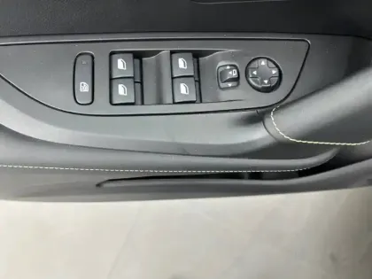 Photo 78 Peugeot 2008  PureTech 130 S&S EAT8