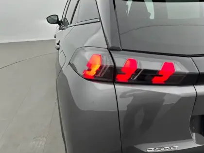 Photo 76 Peugeot 2008  PureTech 130 S&S EAT8