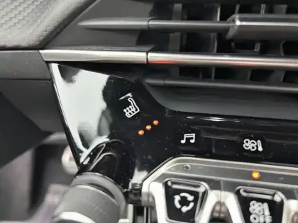 Photo 84 Peugeot 2008  PureTech 130 S&S EAT8