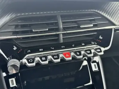 Photo 21 Peugeot 2008  PureTech 130 S&S EAT8