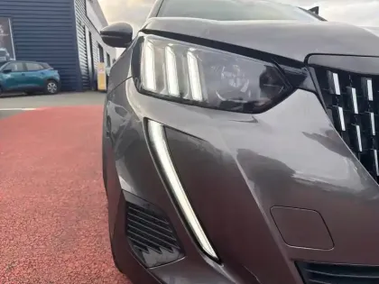 Photo 45 Peugeot 2008  PureTech 130 S&S EAT8