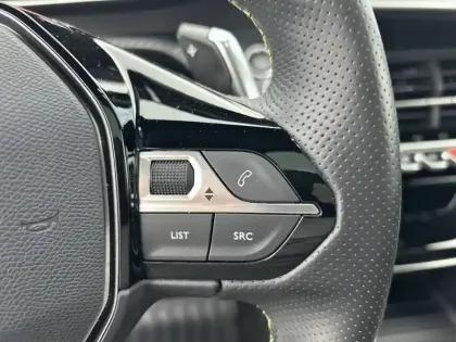 Photo 80 Peugeot 2008  PureTech 130 S&S EAT8