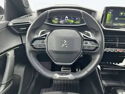 Photo 68 Peugeot 2008  PureTech 130 S&S EAT8