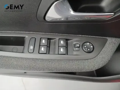 Photo 11 Peugeot 208  Electrique 50 kWh 136ch