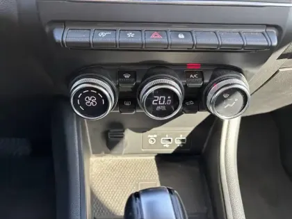 Photo 29 Renault Captur  TCe 130 EDC FAP