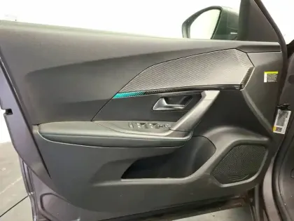 Photo 11 Peugeot 2008  PureTech 130 S&S BVM6