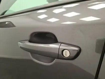 Photo 27 Peugeot 2008  PureTech 130 S&S BVM6