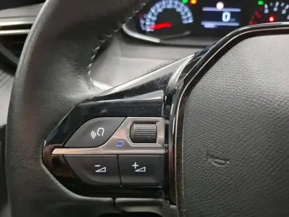 Photo 14 Peugeot 2008  PureTech 130 S&S BVM6