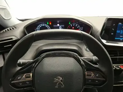 Photo 12 Peugeot 2008  PureTech 130 S&S BVM6