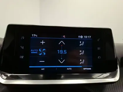 Photo 18 Peugeot 2008  PureTech 130 S&S BVM6