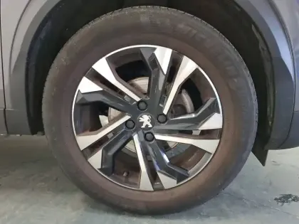 Photo 32 Peugeot 2008  PureTech 130 S&S BVM6