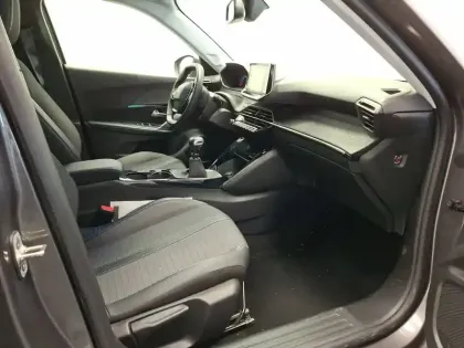 Photo 28 Peugeot 2008  PureTech 130 S&S BVM6